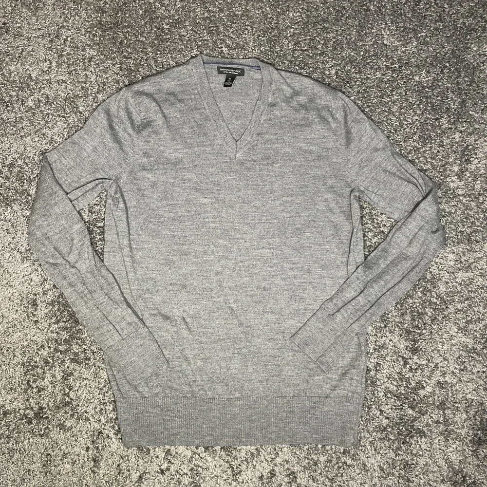 Men's Banana Republic Extra Fine‎ Moreno 100% Wool Gray Sweater